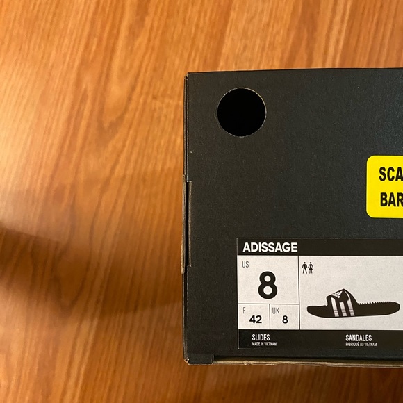 Authentic Adidas slide - Picture 4 of 5